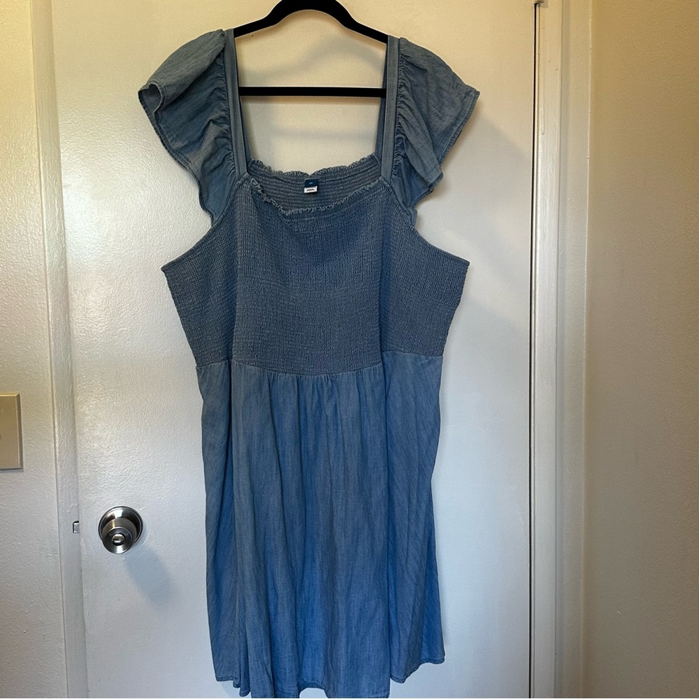 Old Navy Blue Ruffled Smocked Chambray Dress EUC